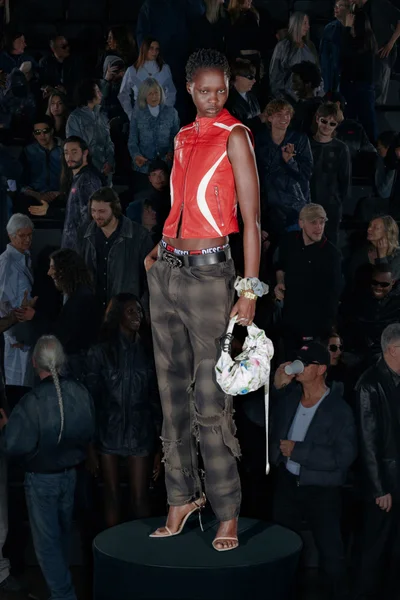 Look 18